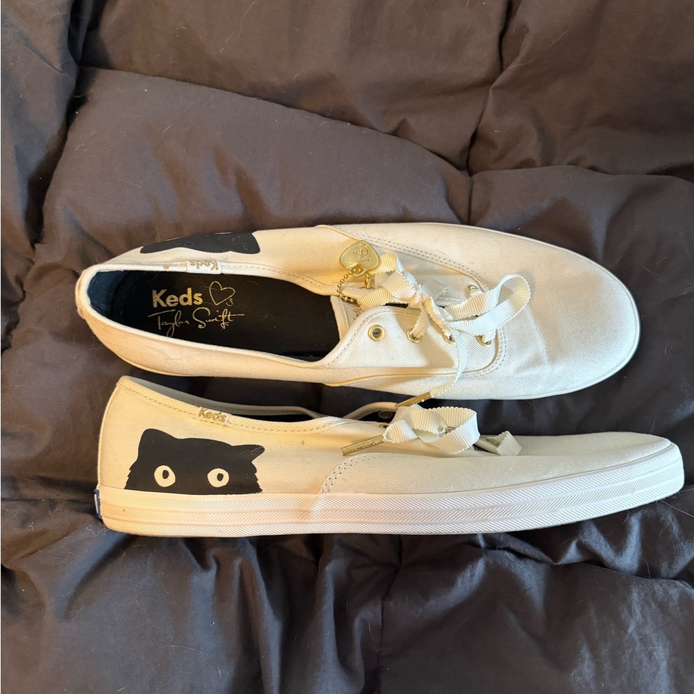 KEDS-Taylor Swift collaboration with a cute cat!